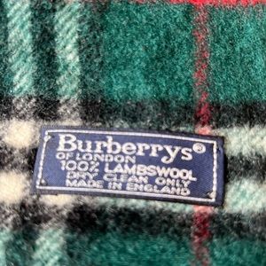 Burberry’s classic scarf, vintage A++ condition